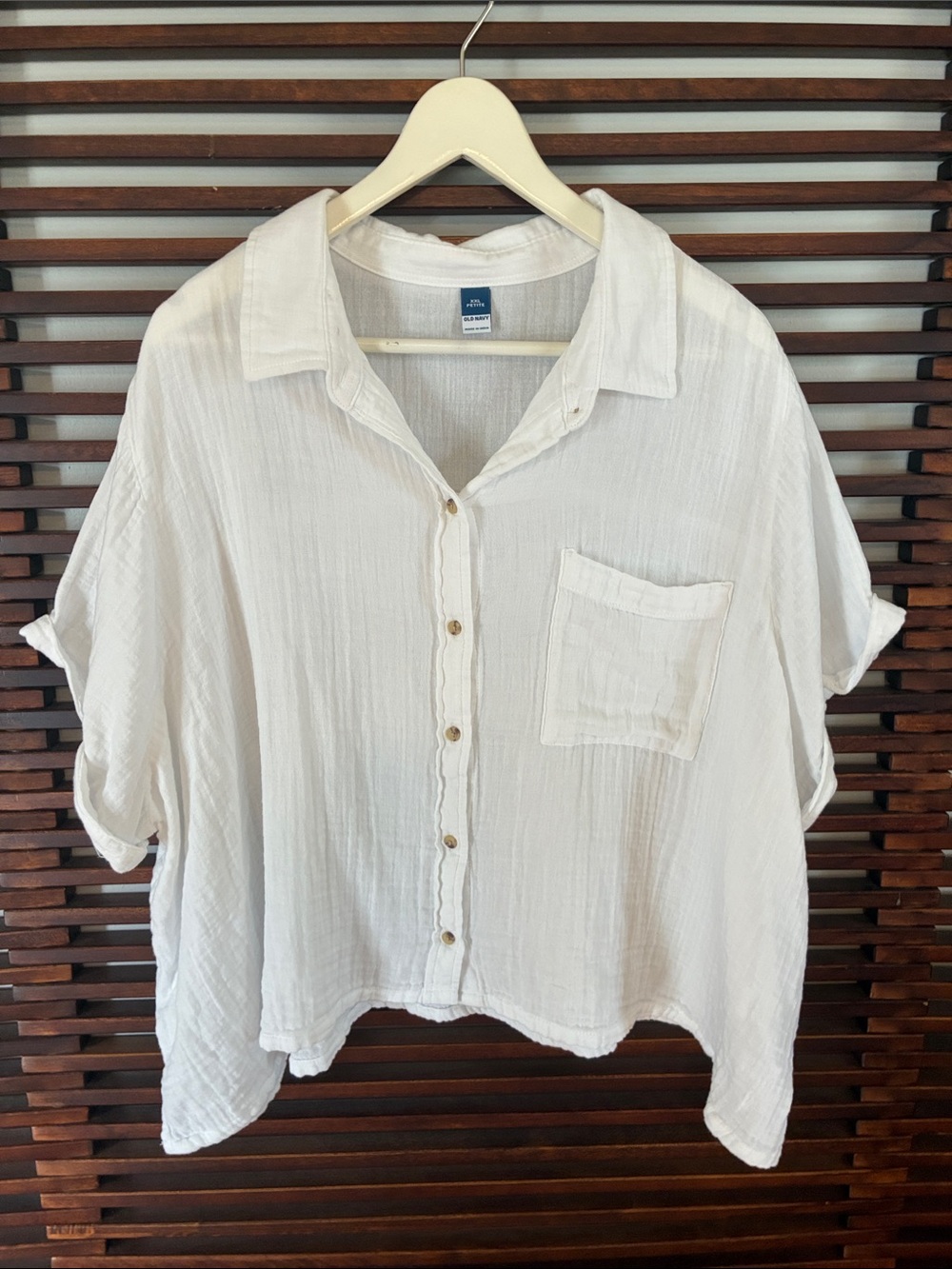 🎉NEW LISTING!🎉Old Navy White Button-Down Cropped Boxy Shirt